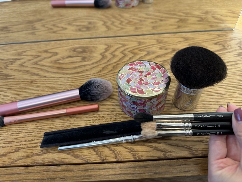 Комплект четки за грим Dior, Mac & Real Technique и пудра Garlain Meteorites