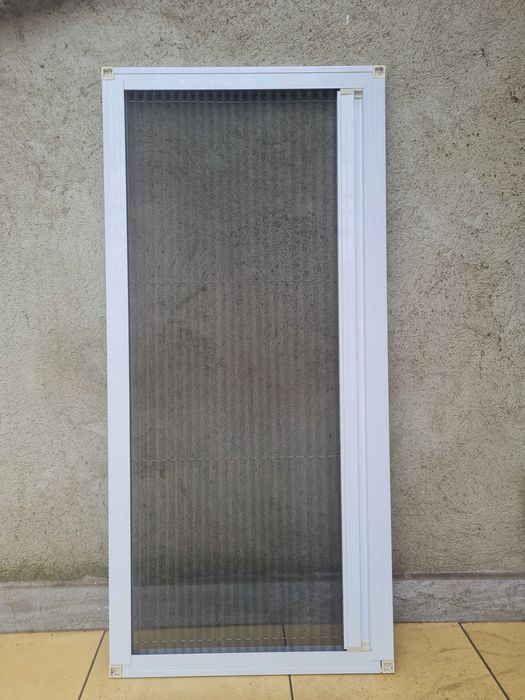 Продавам комарник-мухарник, модел "Плисе".