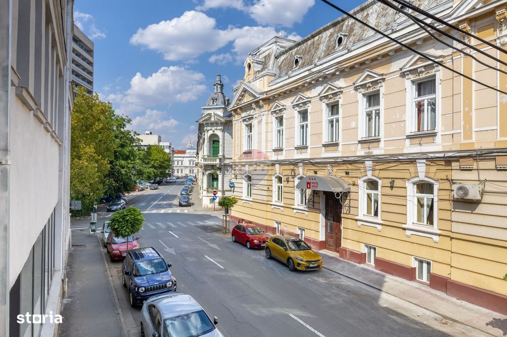 Apartament 4 camere + boxă, etaj 1, în zonă Ultracentral — fotografia 1