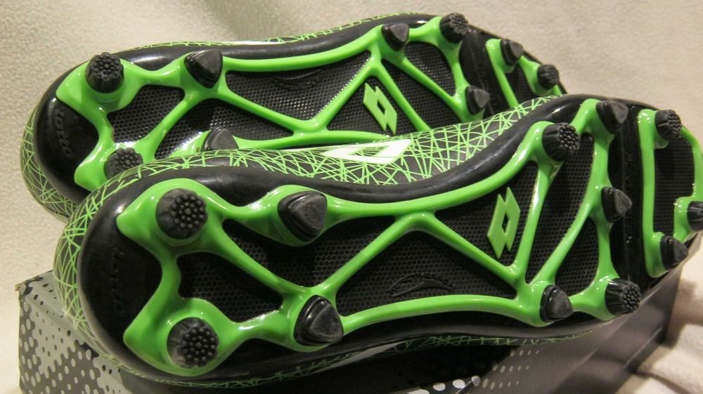 Crampoane.UMBRO.Ghete Fotbal nr 43 sau 27,5 cm.NOI