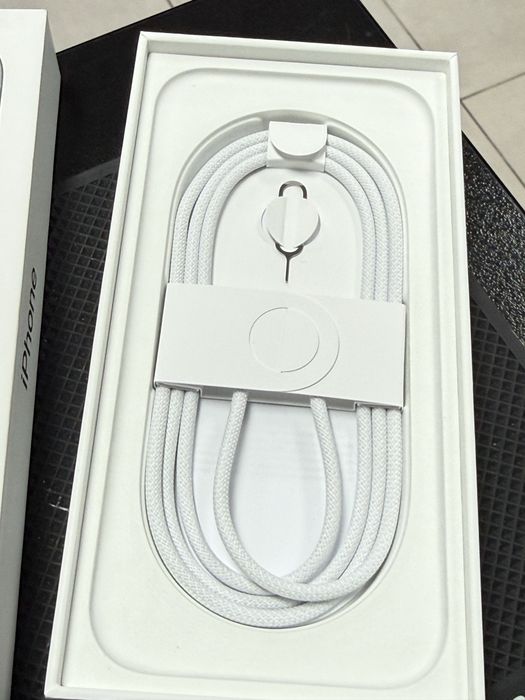 Apple iPhone 17,Black,256GB *ЧистоНов*2г Гаранция*