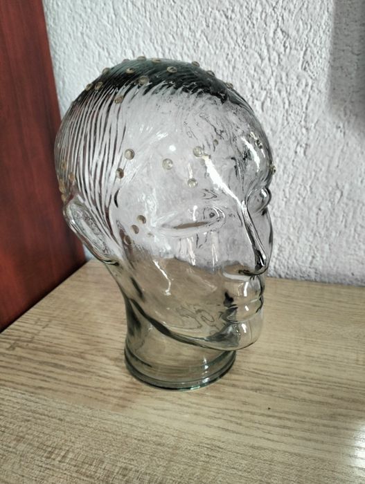 Стъклен манекен , стъклена глава