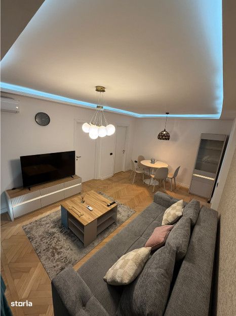 Apartament 2 camere| 2' metrou P-ta Romana| Centrala proprie|