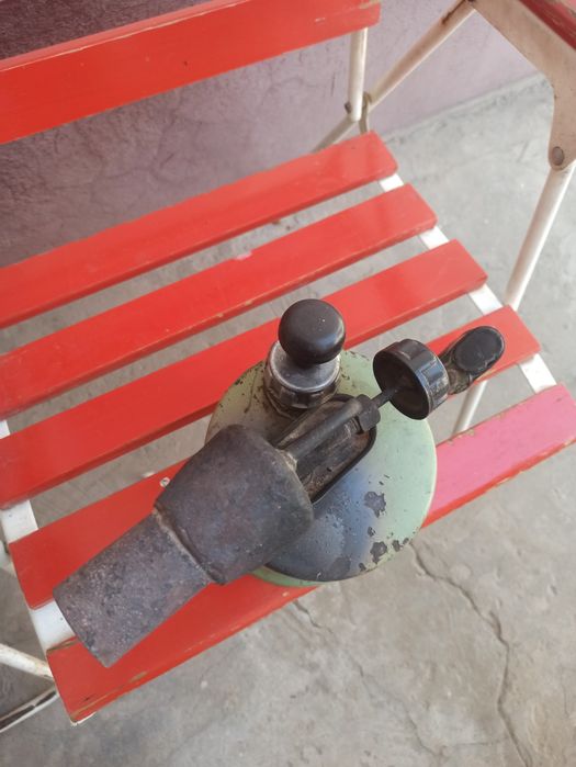 Паяльная лампа .