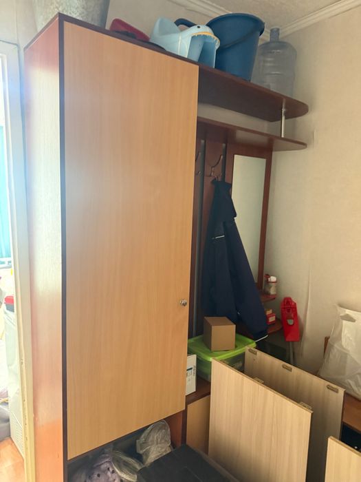 Мебель шкаф и прихожая