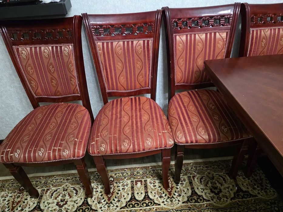 Продам стол гостиный