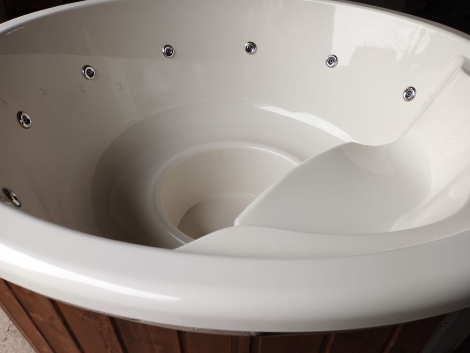 Джакузи на дърва външно с всички екстри