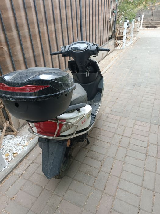 Продаю Скутер м8