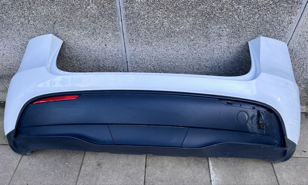 Tesla Model Y REAR FASCIA Задна броня и престилка § Lower wing bracket