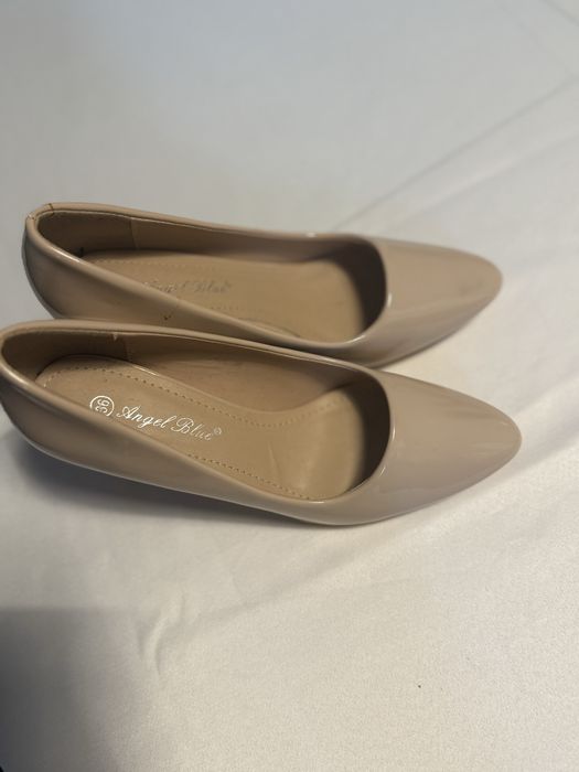 Pantofi nude eleganți Angel Blue, mărimea 36, stare foarte bună