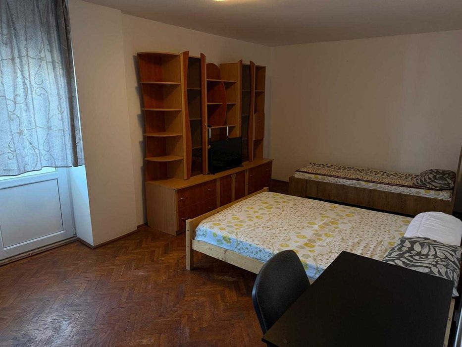 apartament 3 camere de inchiriat