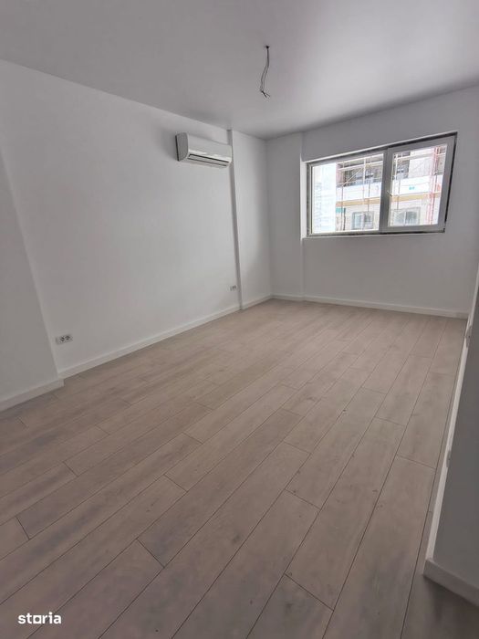 Garsoniera langa Metrou, pe parter birou sau locuit cu mobila dvs