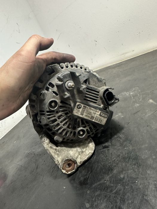 Alternator BMW Seria E60 E61  530d 525d 535d 2.5 diesel 3.0 diesel