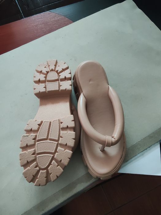 Șlapi de vară cu toc înalt pentru femei