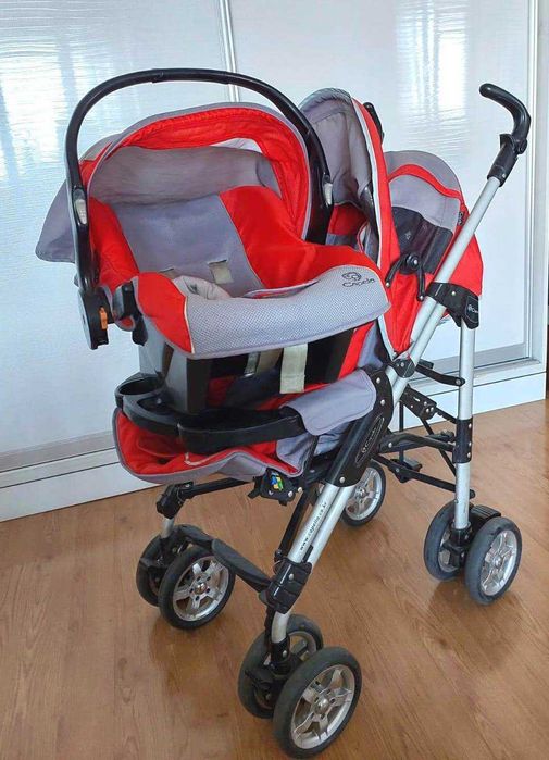 Складная детская коляска