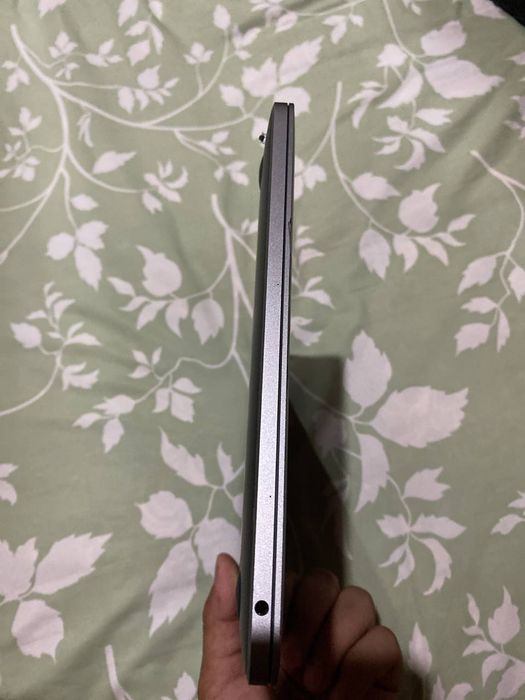 Apple  MacBook holati yangidek