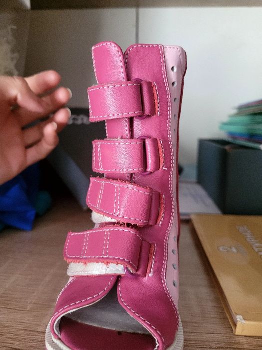 Продам ортопедическую обувь для девочки,