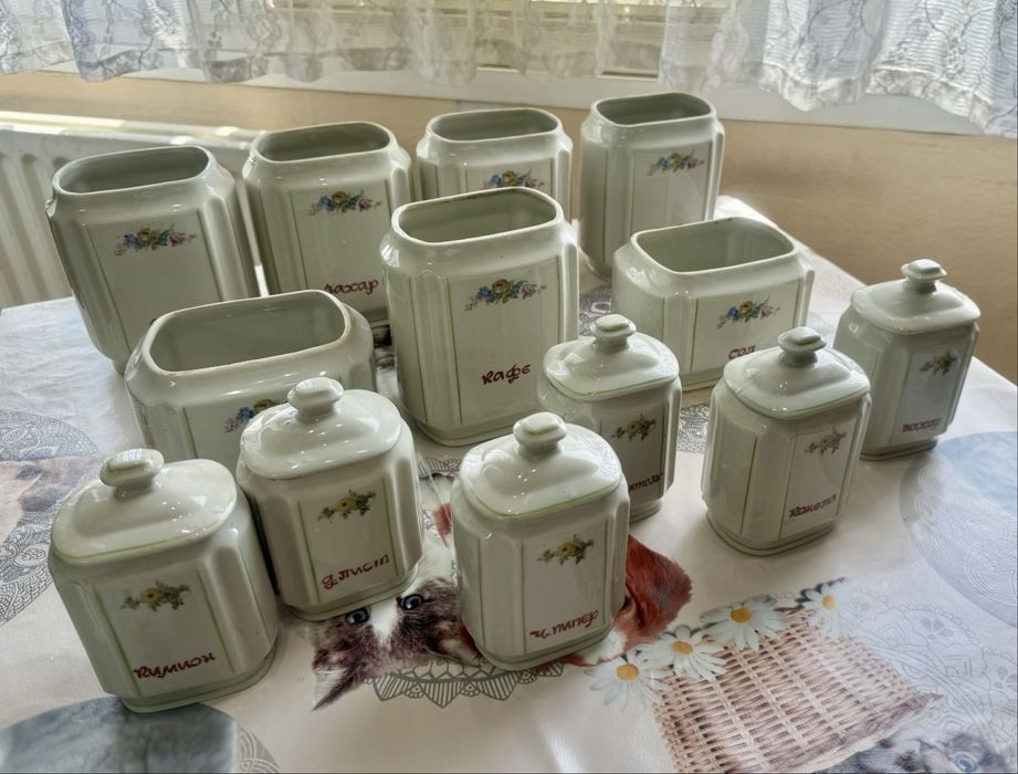 Медни съдове и порцеланов сервиз