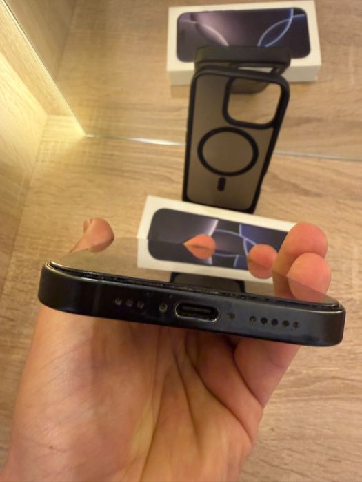 iPhone 16 Pro 256GB Black Titanium - folie + husa, cutie originala