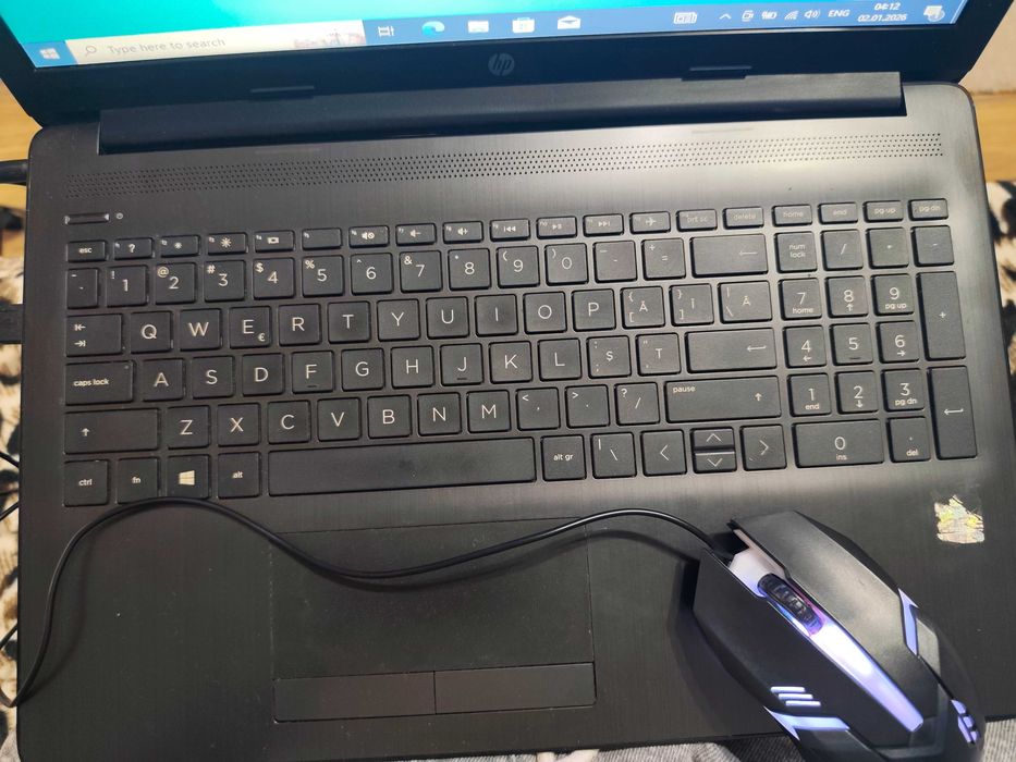 Laptop HP i5 generația 8 – Windows 10 Pro – stare foarte bună