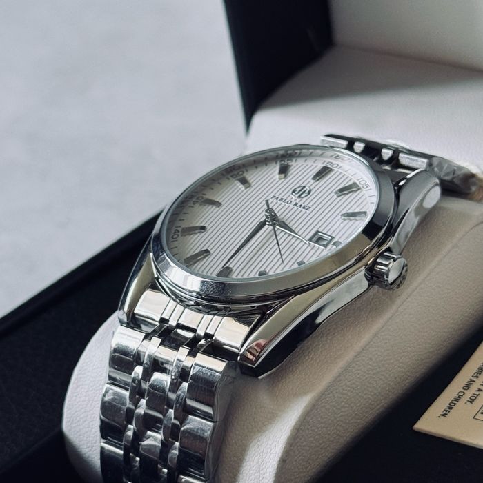 Часы наручные белые