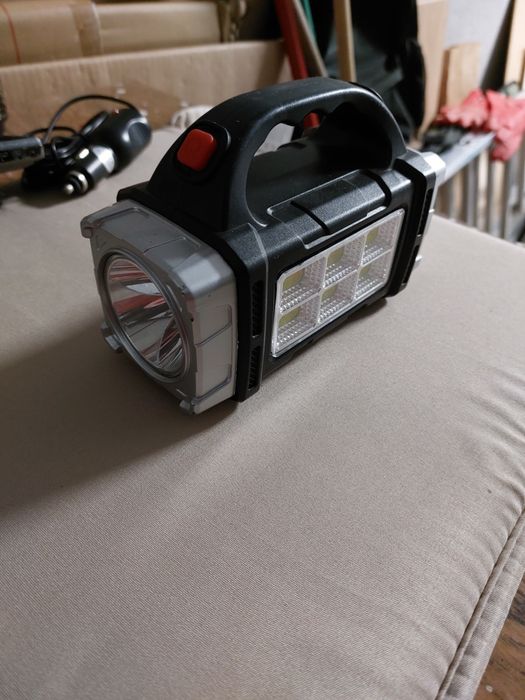 Lanterna solara multifunctionala