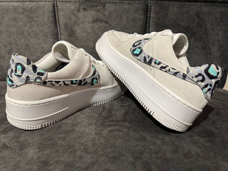 Nike Air Force 1 Sage Low White Team Gold.