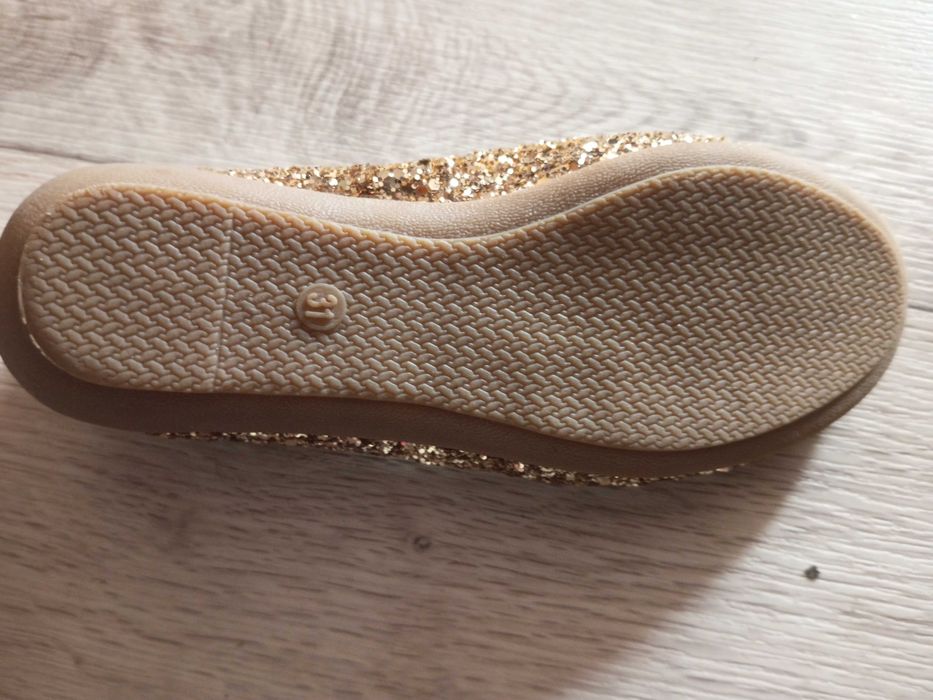 Туфли девочке разные