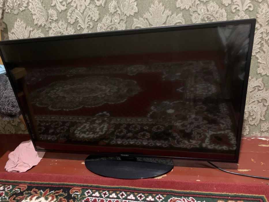 Продам на запчасти телевизор