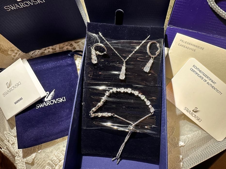 Set Swarovski Stilla attract colier, brățară si cercei