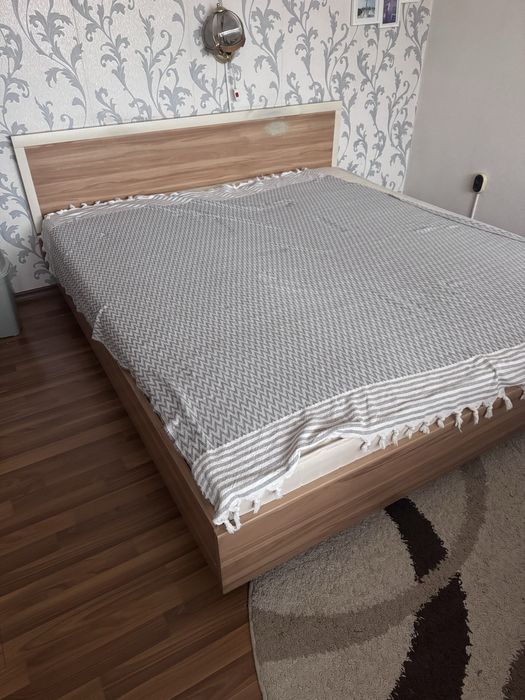 Спалния с матрак 180х200