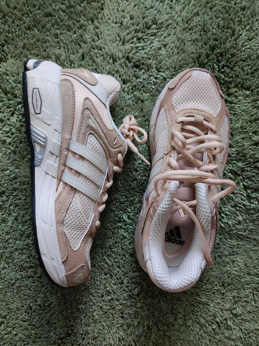 Дамски маратонки Adidas (бежов/розов цвят), размер 36