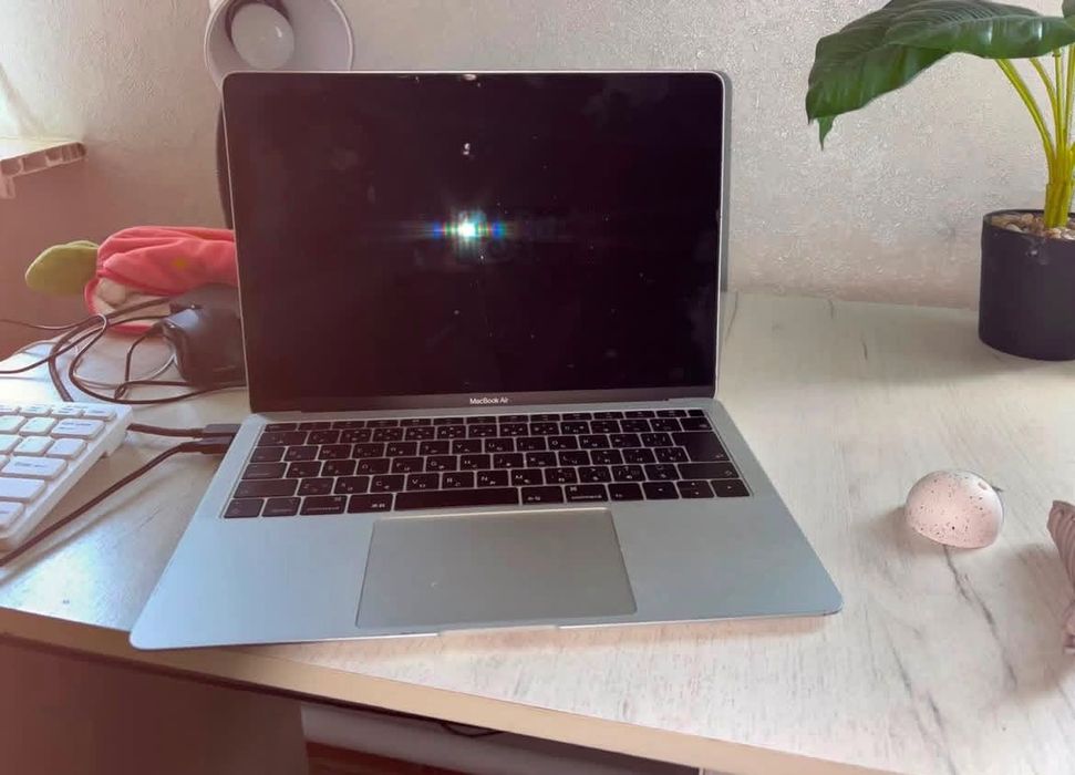 Продается MacBook 2018 (A1932).