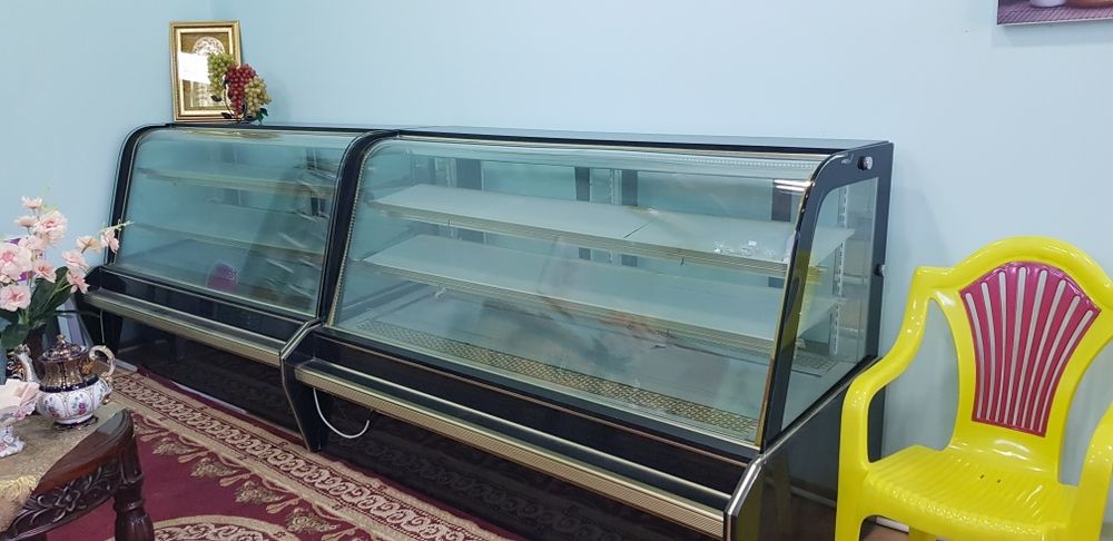 Холодильные витрины 2шт.в отличном состоянии