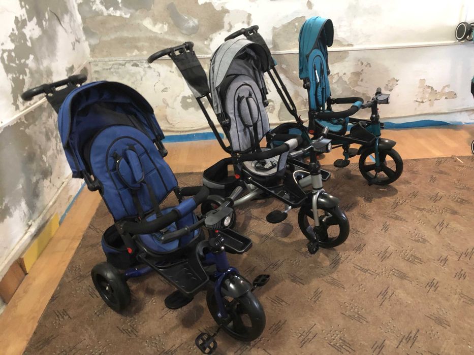 Tricicleta cu pozitie de somn si far cu melodii si jocuri de lumini