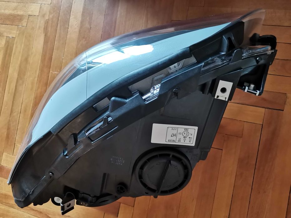 Far/proiector NOU stanga BMW F10 F11 2010-2016