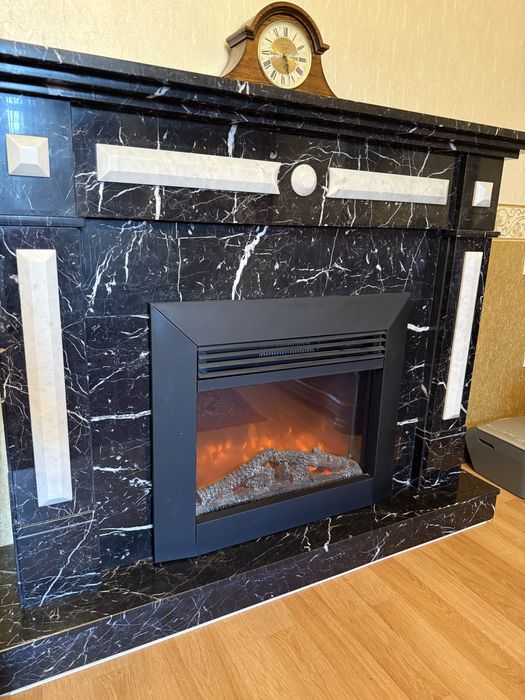 Камин из мрамора.