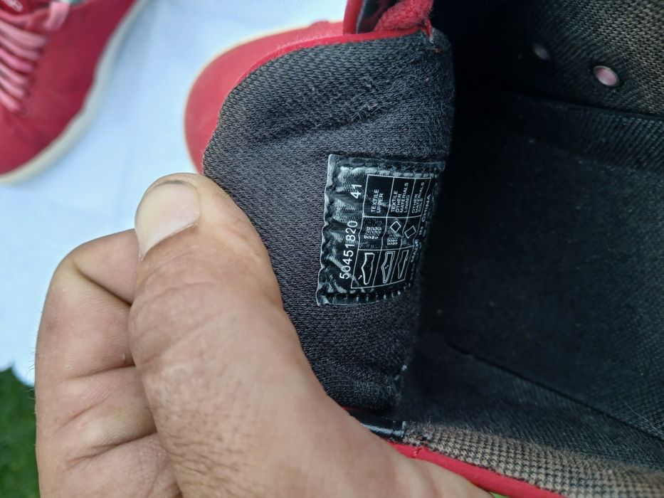 Обувки boss.    .