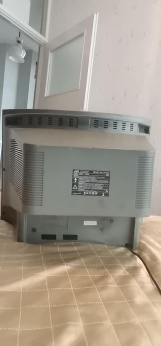 Продавам телевизор JVC