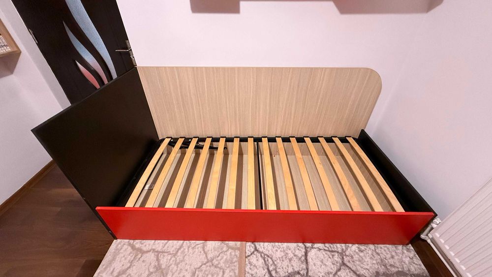 Pat din pal cu somieră şi saltea incluse