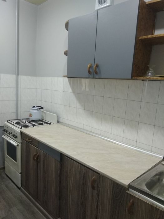 «ХАМЗА» Метро  1-комната, Обстановка. Молодая СЕМЬЯ -2-3 ДЕВУШКАМ.