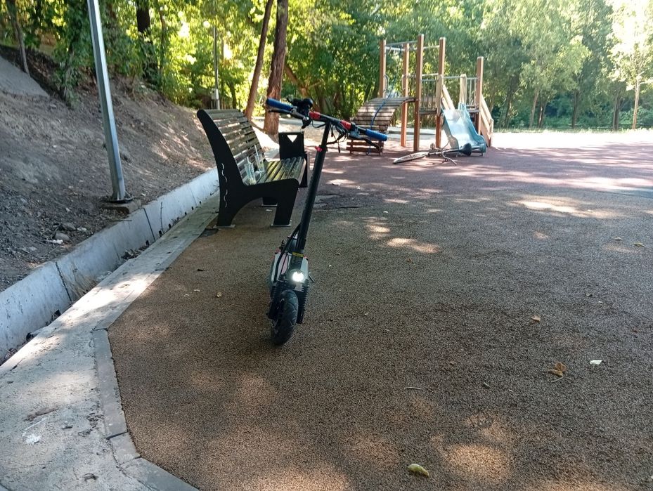 Самокат куго м4 в хорошем состоянии
