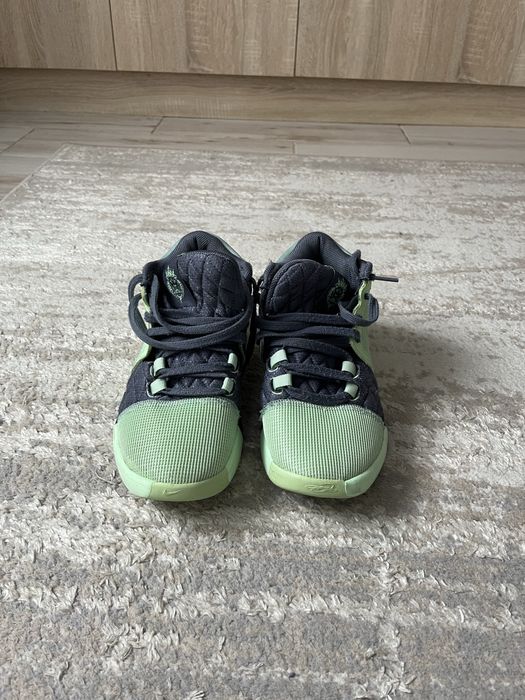 Adidasi baschet lebron withness 8