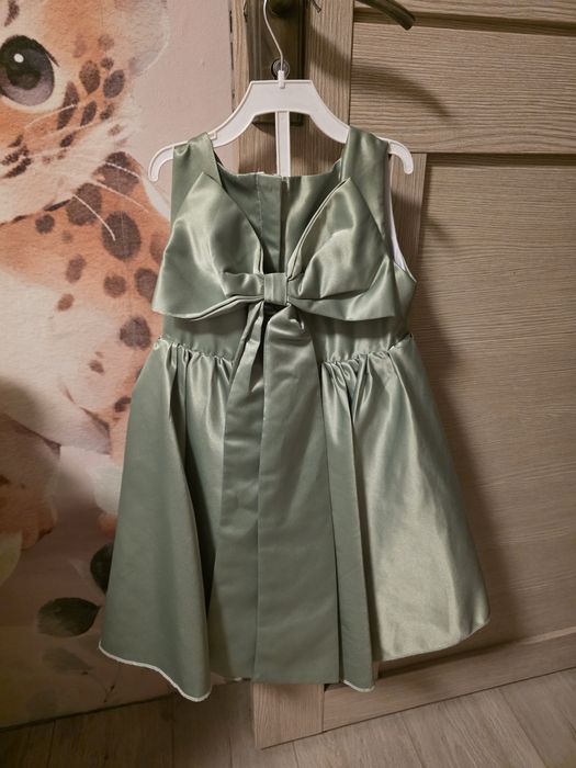 Продам 2 красивых детских платья