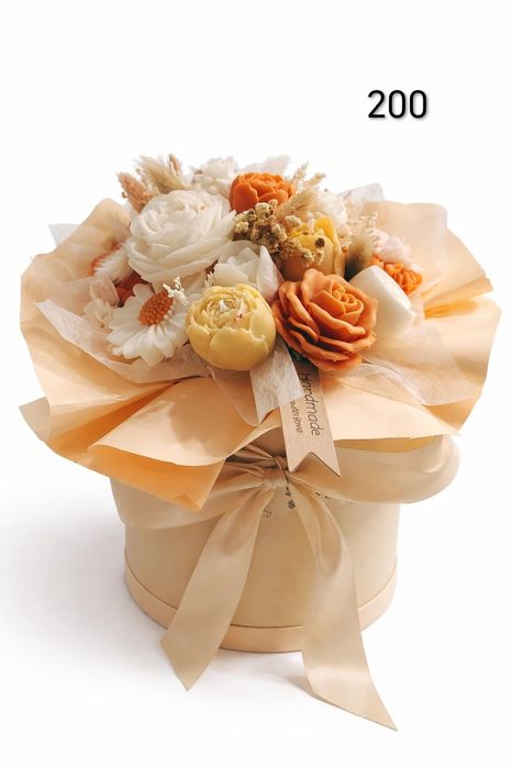 Aranjament "Silk Amber" din flori de ceară de soia