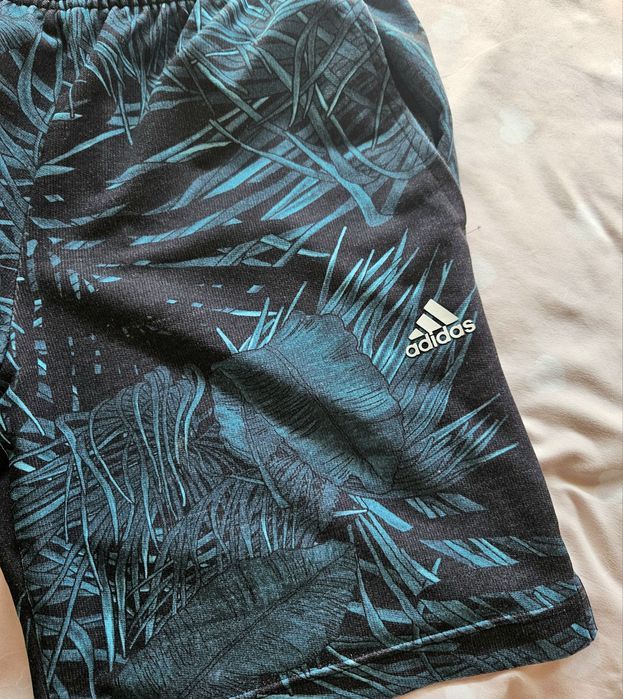 Мъжки ADIDAS спортни къси панталони.Oригинални .S размер.15€.