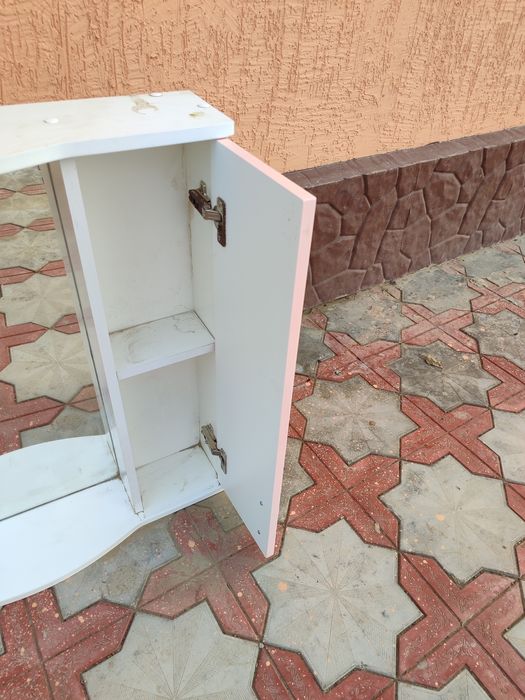 Шкаф настенный с зеркалом