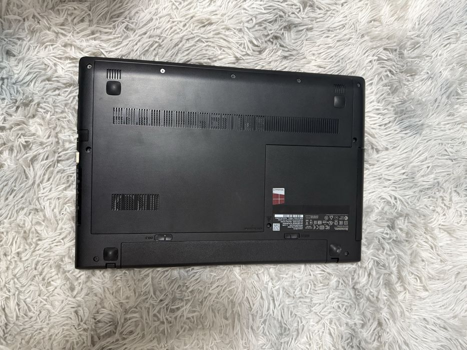 Ноутбук черный .