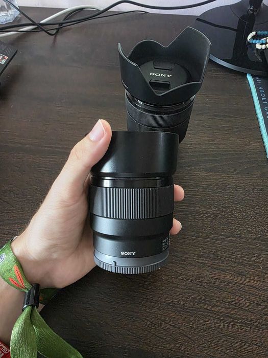 Vând obiectiv Sony 50mm f/1.8, montură Sony E, în stare foarte bună.