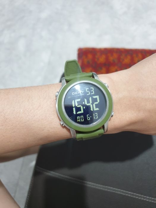 Продам Часы: DKNY